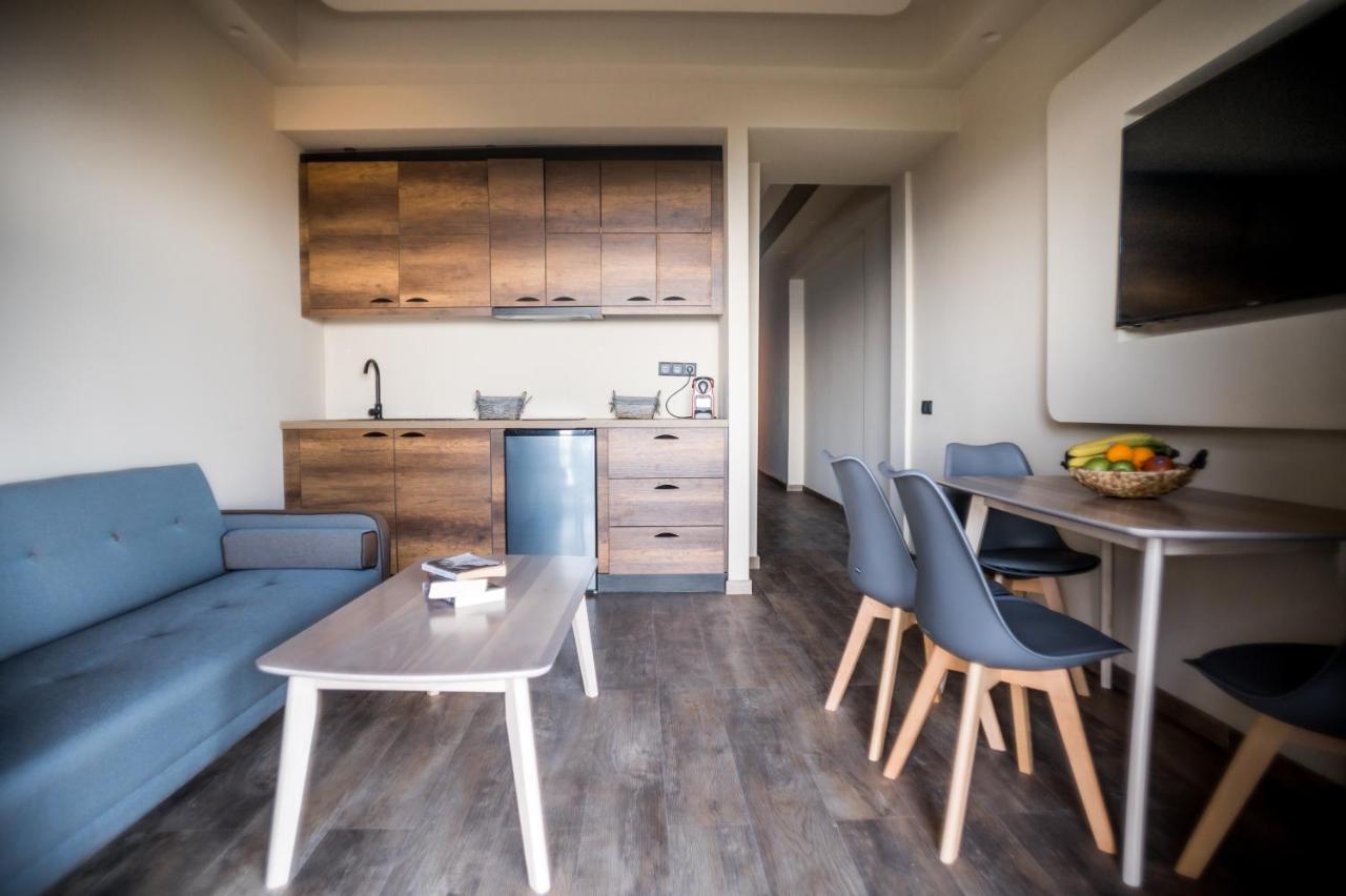 Seven Keys Luxury Suites Achílleion Exteriör bild