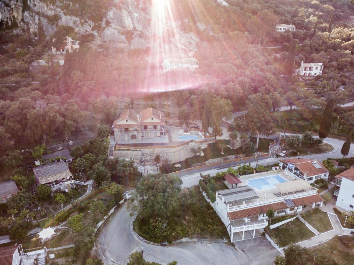 Seven Keys Luxury Suites Achílleion Exteriör bild