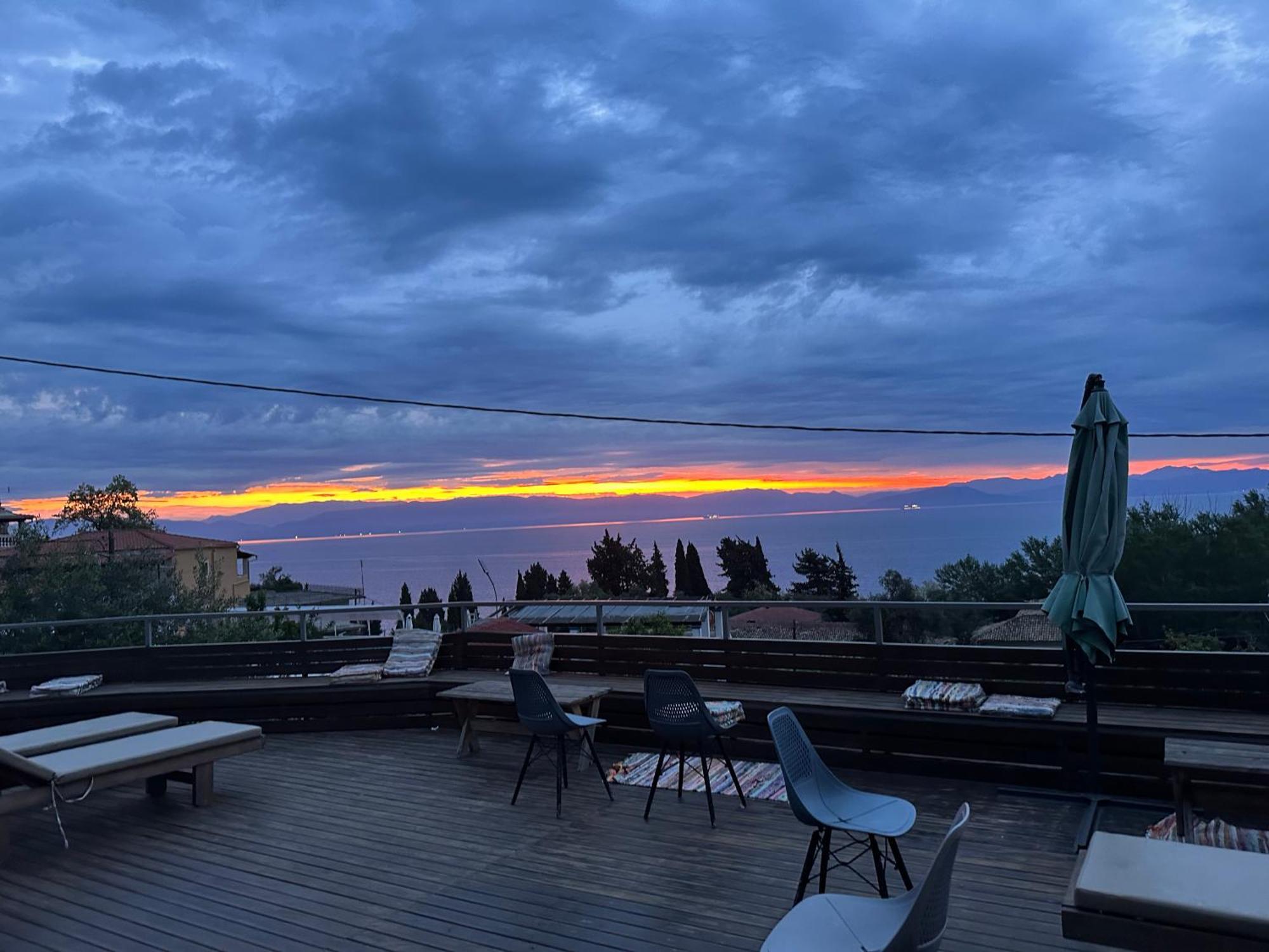 Seven Keys Luxury Suites Achílleion Exteriör bild