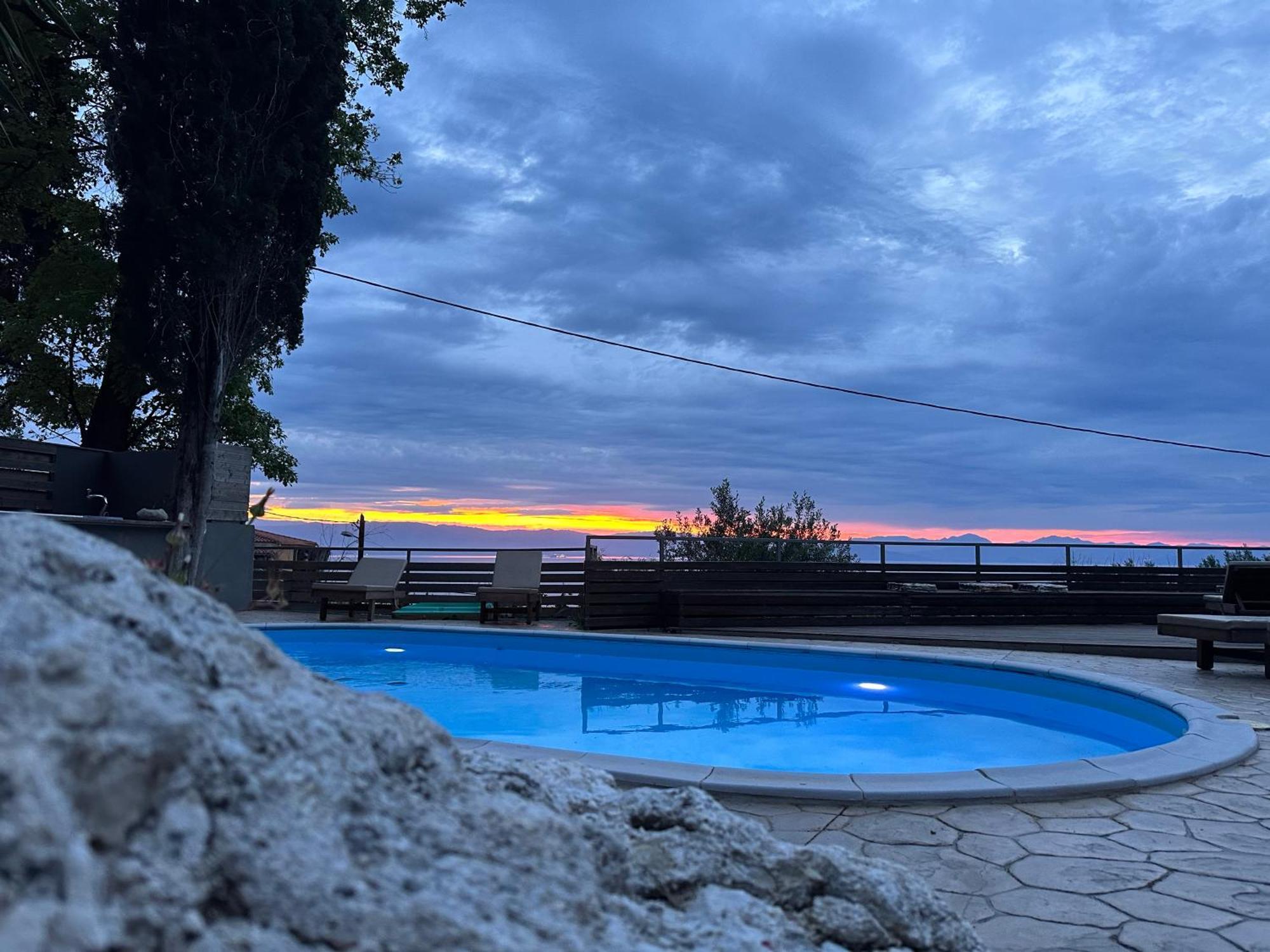 Seven Keys Luxury Suites Achílleion Exteriör bild
