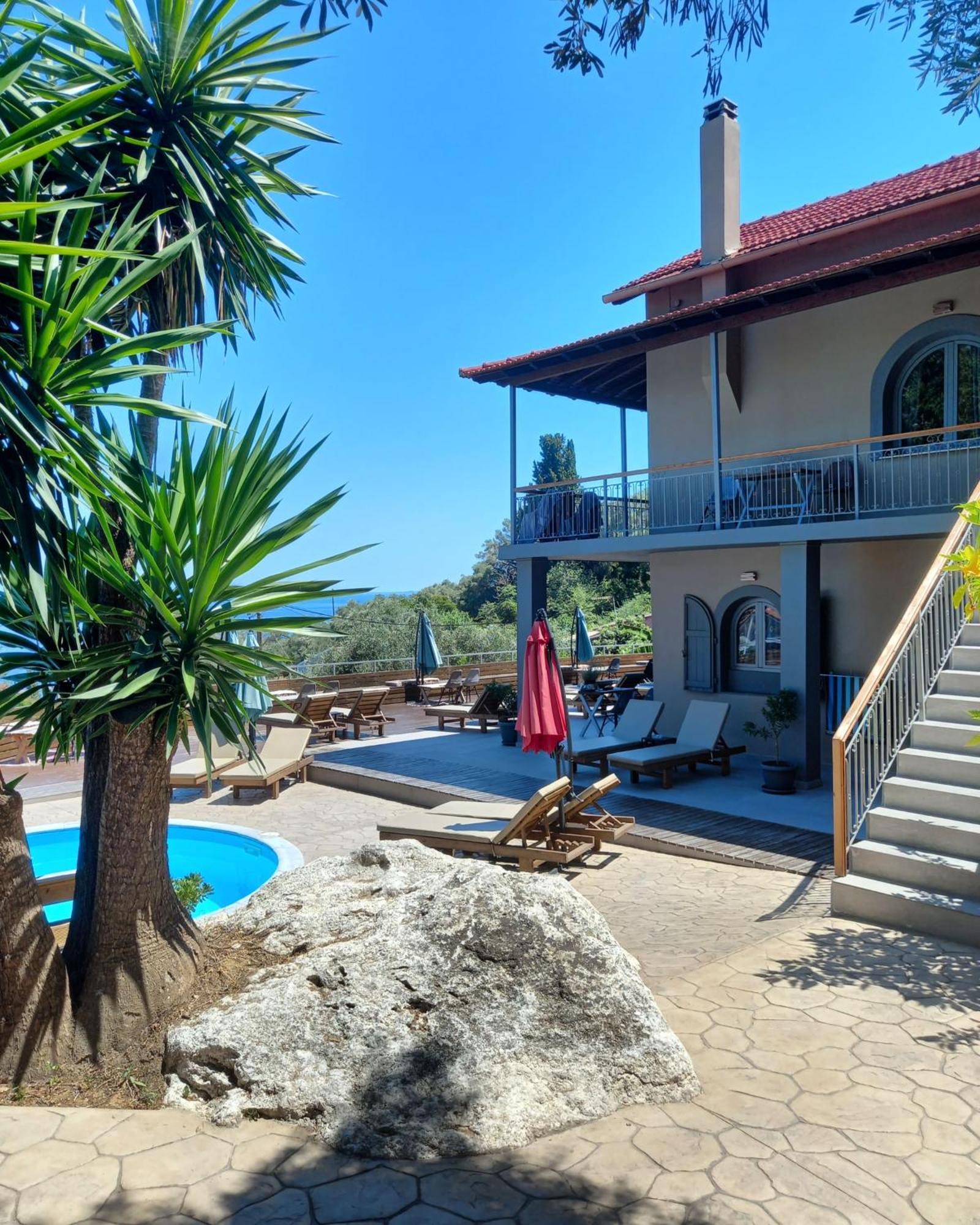 Seven Keys Luxury Suites Achílleion Exteriör bild